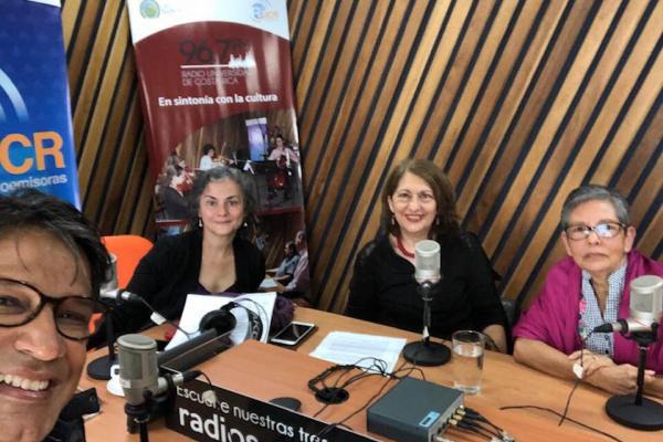 Juan Carlos Calderón, Ana Beatriz Fernández, María Clara Vargas y Olga Marta Mesén durante la entrevista en Radio Universidiad